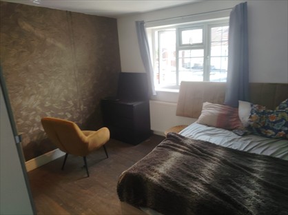 Studio Flat, Eton Avenue, TW5