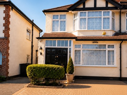 3 Bed Semi-Detached House, Gander Green Lane, SM3