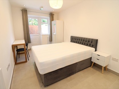 Room in a Shared House, Globe Road, E1