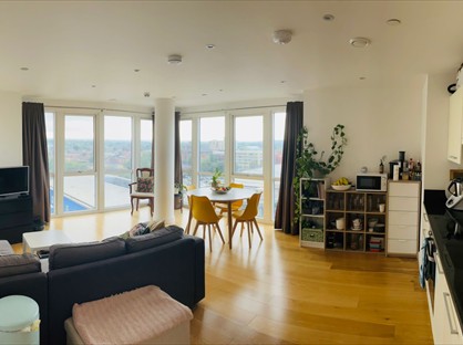 2 Bed Flat, Railway Terrace, SL2