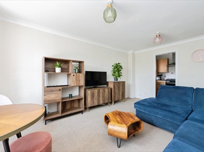 2 Bed Flat, Woodall House, TW7