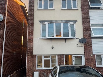 5 Bed Semi-Detached House, Liphook Close, RM12