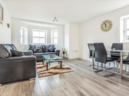 2 Bed Penthouse, Kitchener House, HP11