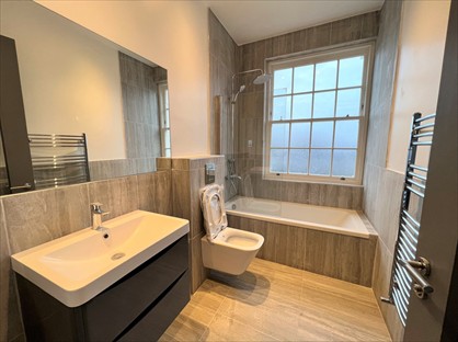 1 Bed Flat, High St, WD17