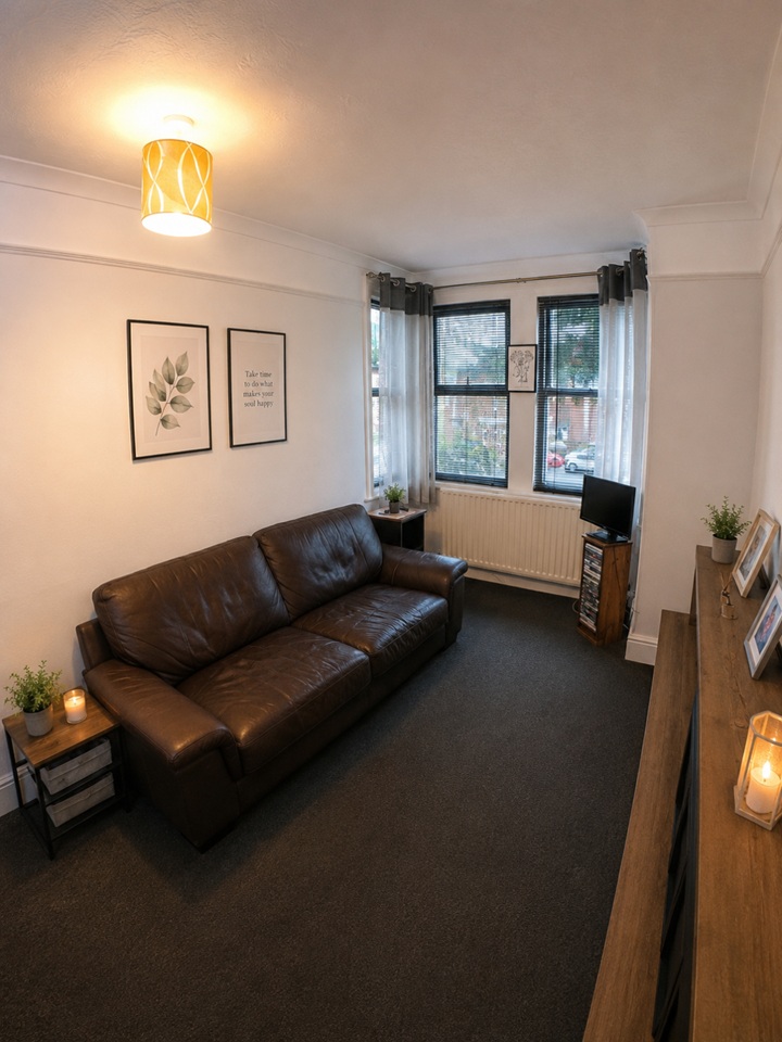 2 Bed Flat, Suffolk Avenue, SO15 photo 3