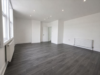 3 Bed Flat, High Road, N12