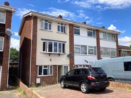 5 Bed Semi-Detached House, Liphook Close, RM12