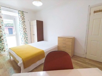 4 Bed Flat, Bronti Close, SE17