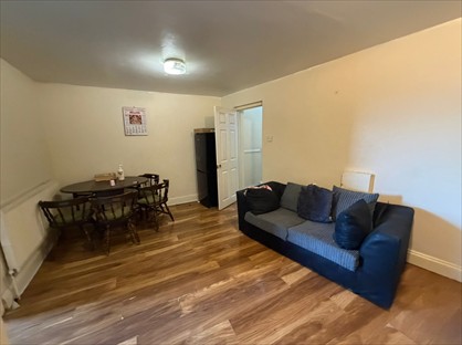 2 Bed Flat, Featherstone Road, UB2