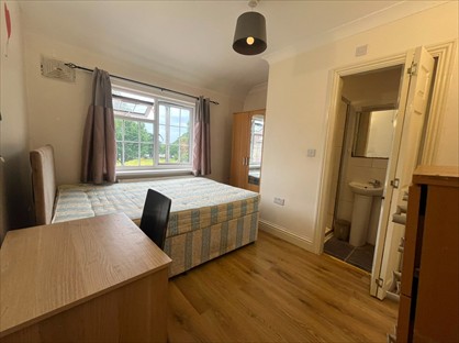 Room in a Shared House, The Green, W3