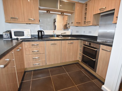 2 Bed Flat, Lanadron Close, TW7