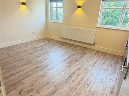 2 Bed Flat, Hornchurch Road, RM11
