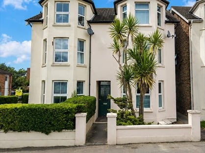 1 Bed Flat, Brighton Road, RH13