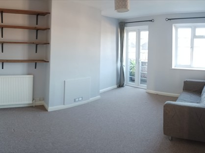 3 Bed Flat, Limes Gardens, SW18