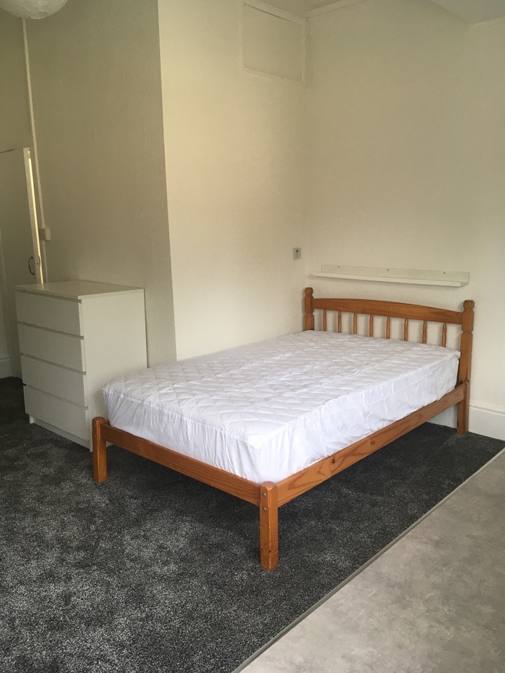 Studio Flat, Kenwood Park Road, S7 photo 5