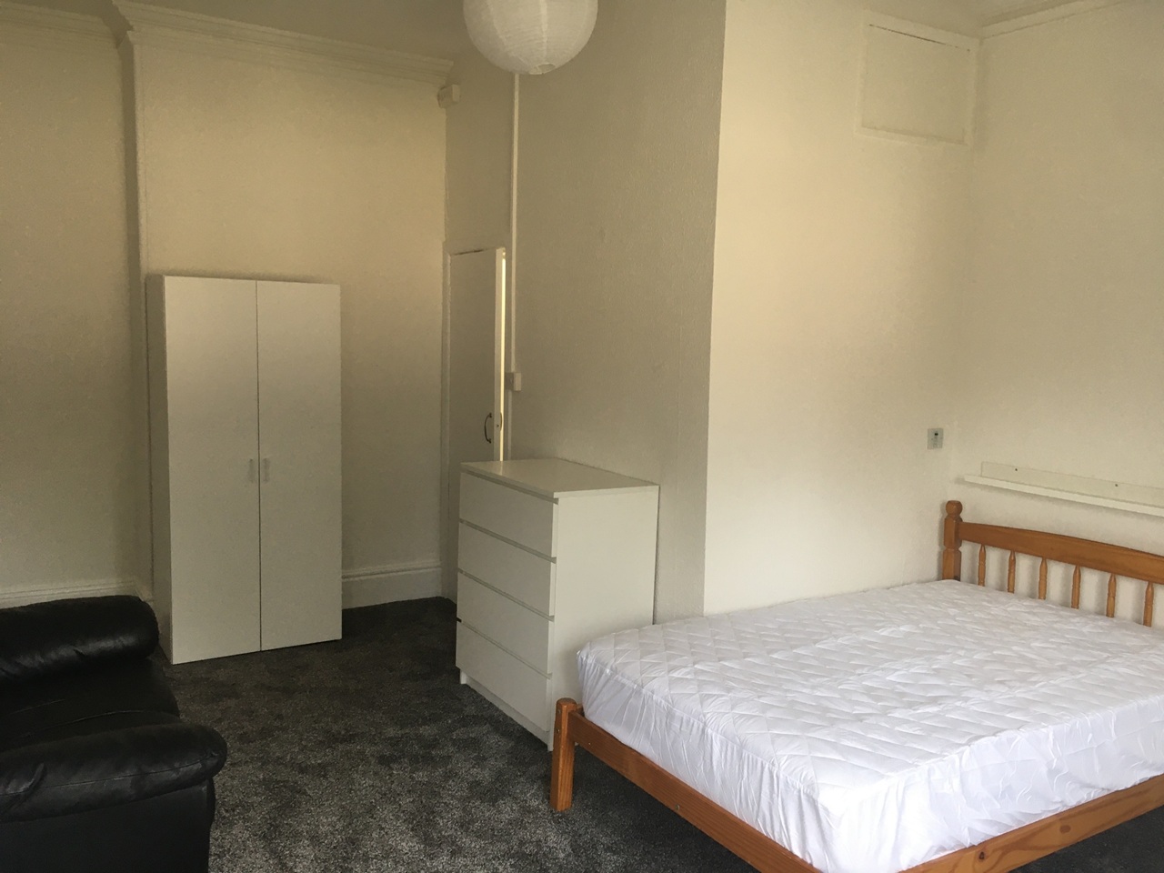 Studio Flat, Kenwood Park Road, S7 photo 4