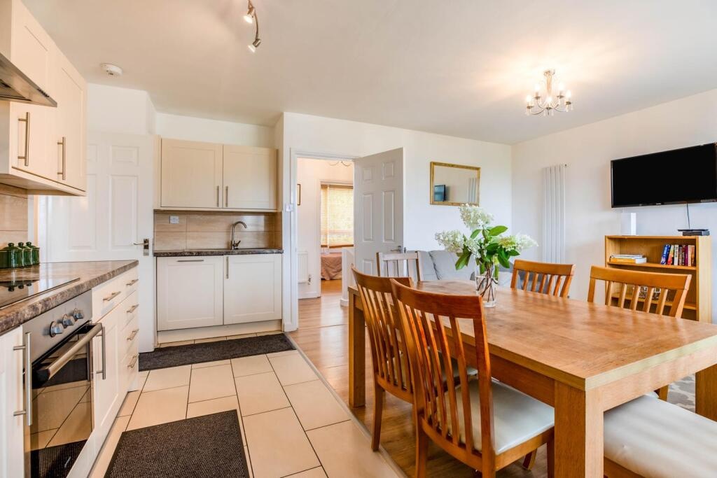 5 Bed Flat, Rothay, NW1 photo 3