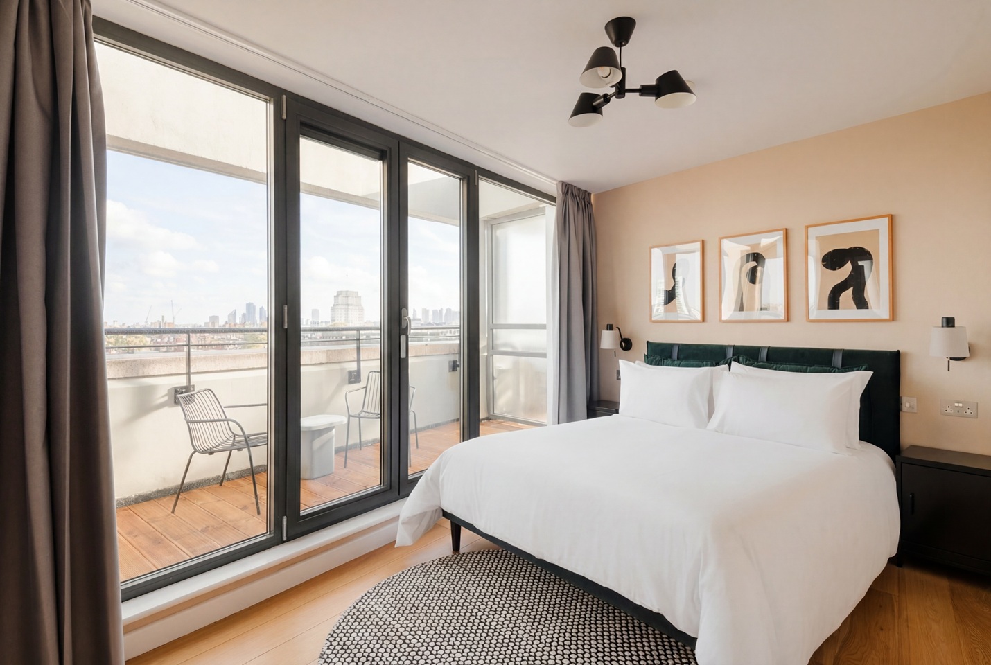 2 Bed Flat, Tottenham St, W1T photo 2