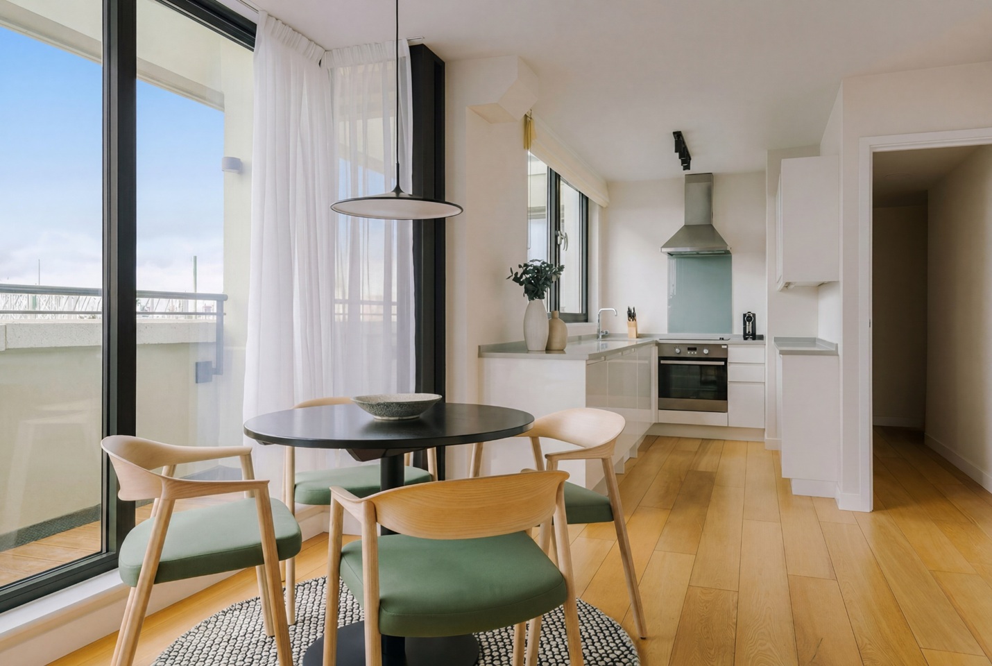 2 Bed Flat, Tottenham St, W1T