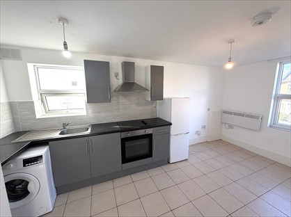 2 Bed Flat, Holmesdale Road, SE25
