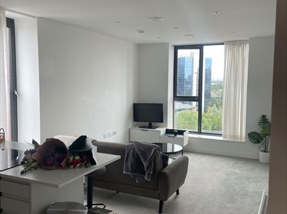 Room in a Shared Flat, Wharf End, M17
