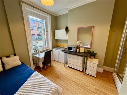 Room in a Shared House, Lena Gardens, W6