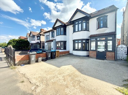 2 Bed Flat, Woodford Avenue, IG2