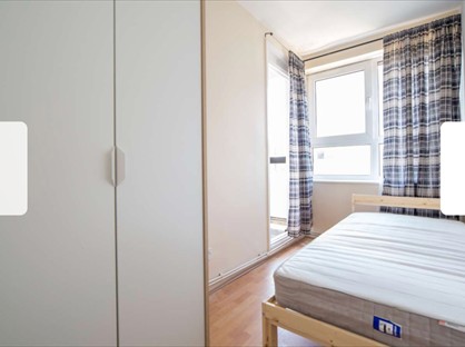 5 Bed Semi-Detached House, Liphook Close, RM12