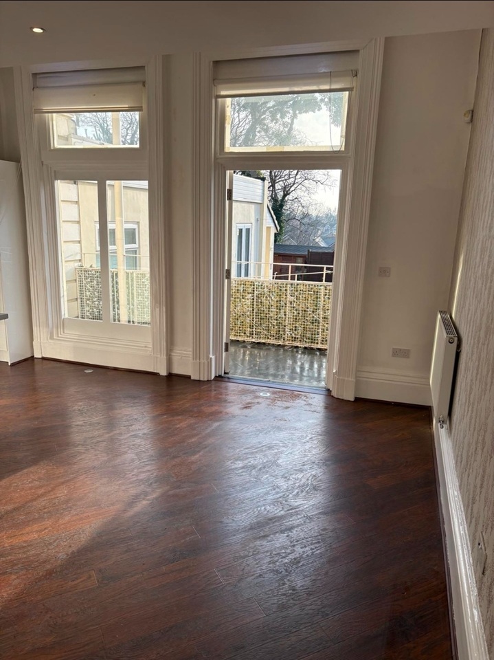 2 Bed Flat, Newstead House, L15 photo 3