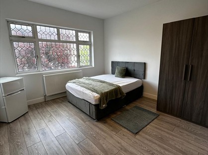 Studio Flat, Elm Way, NW10