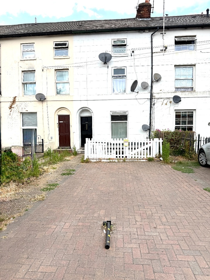1 Bed Maisonette, Chatham St, RG1