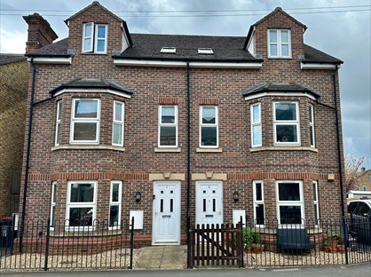 2 Bed Flat, Rush Court, LU7