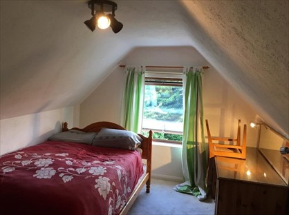 Room in a Shared House, Sugden Road, KT7