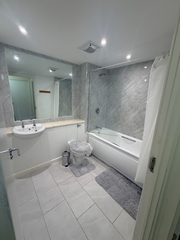 2 Bed Flat, Bradford St, B12 photo 2