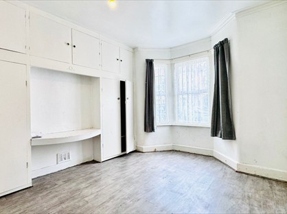 2 Bed Flat, Ling Road, E16