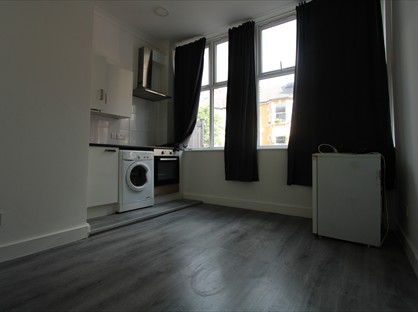 Studio Flat, Lillie Mansions, SW6