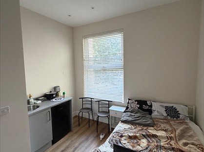 Studio Flat, Heathfield Road, W3