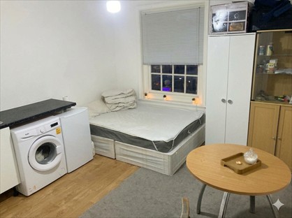 Studio Flat, High St, HA8