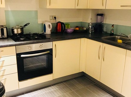 4 Bed Terraced House, Great Gardens Road, RM11