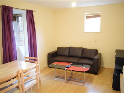 1 Bed Flat, Athol Square, E14