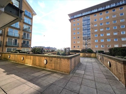 2 Bed Flat, Azalea House, TW13