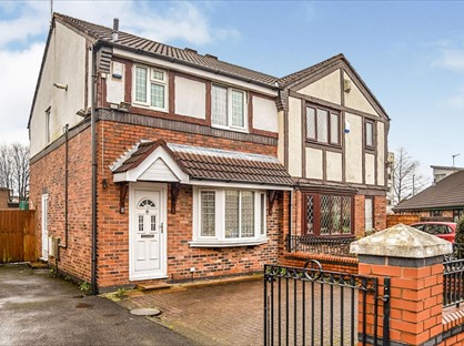 3 Bed Semi-Detached House, Hartwell Close, M11