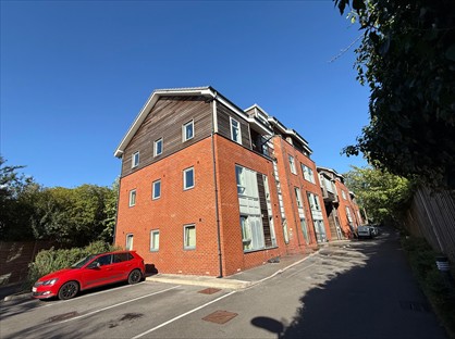 2 Bed Flat, Dukes Court, M30