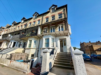 1 Bed Flat, Adrian Square, CT8