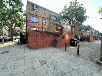2 Bed Flat, Bath Close, SE15