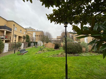 Room in a Shared House, Queen Of Denmark Court, SE16