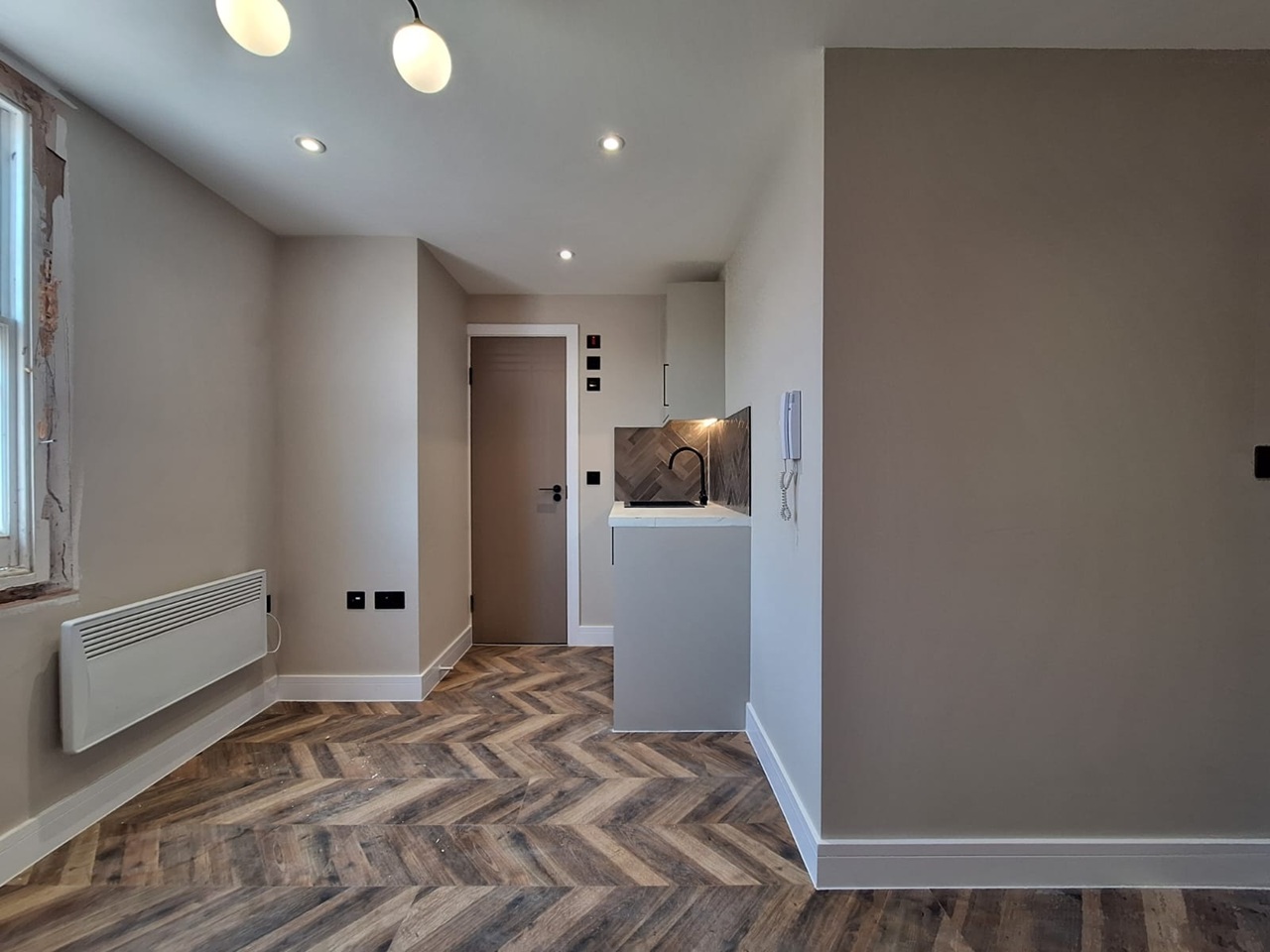 Studio Flat, Royal College St, NW1 photo 2