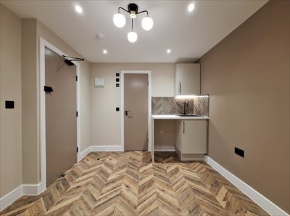 Studio Flat, Royal College St, NW1