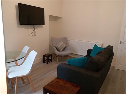 Room in a Shared House, Romer Road, L6
