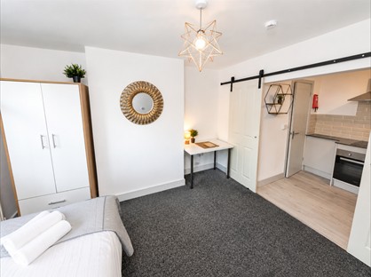 Studio Flat, Park Rd, B13